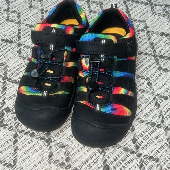 KEEN BIG KIDS' NEWPORT SHOE - BLACK/ORIGINAL TIE DYE - Picture 6 of 12